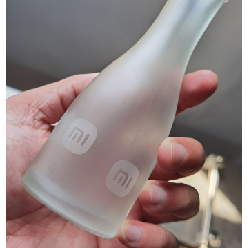Las Mejores Soluciones Técnicas para el Marcado de Botellas de Vidrio Esmerilado